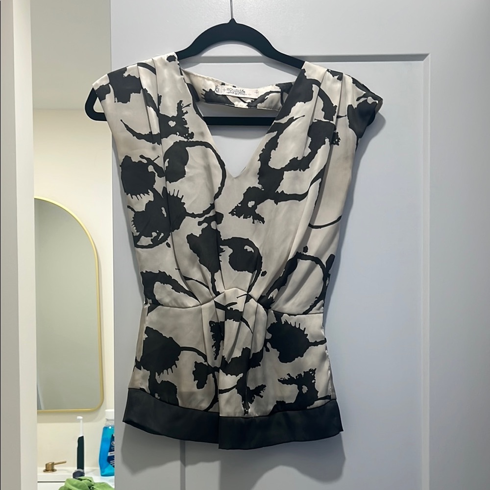 Sound & Matter Blouse XS Ivory Charcoal V-Neck Sleeveless Peplum Zip Open Back